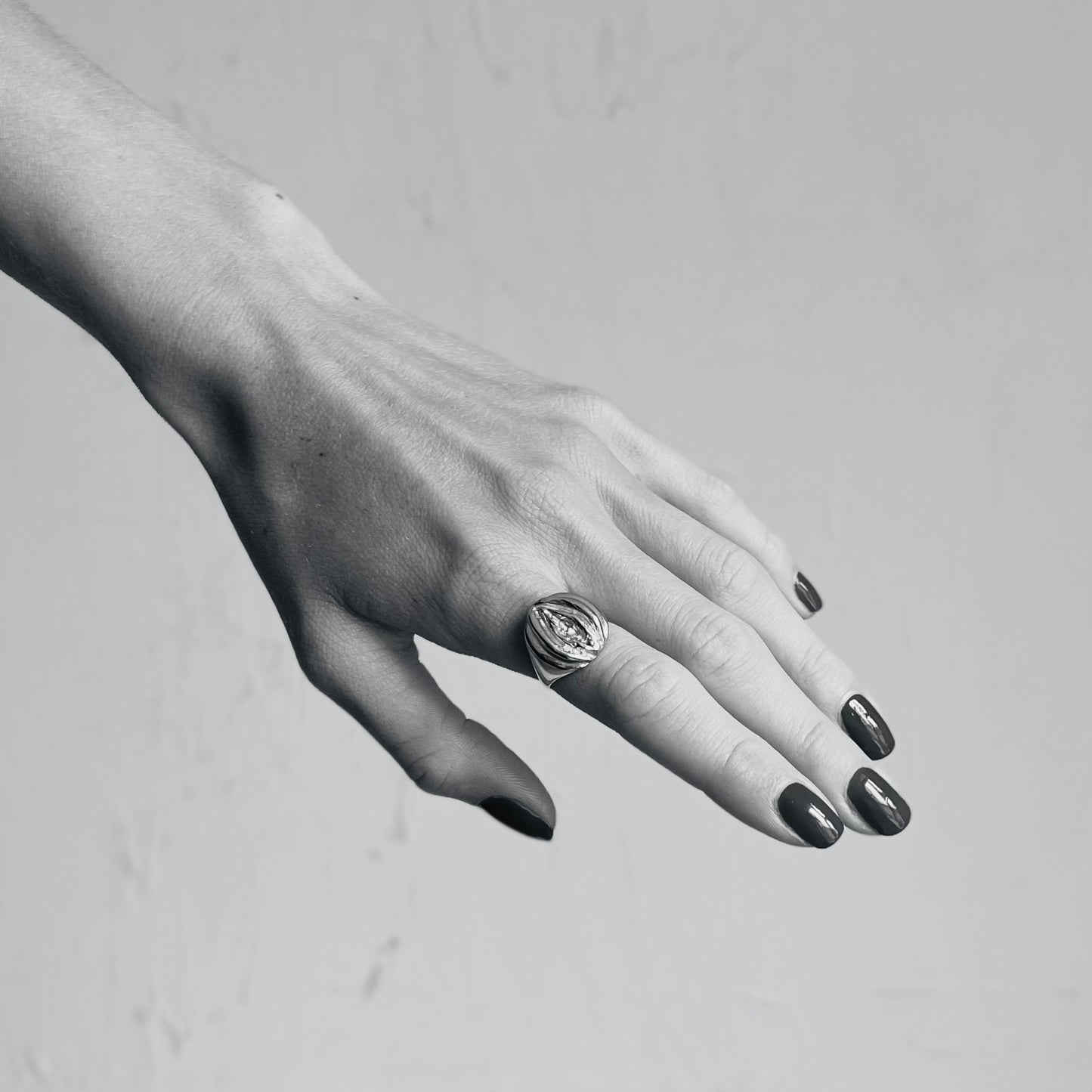 Vulva ring silver
