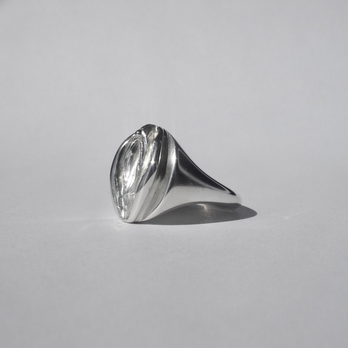 Vulva ring silver