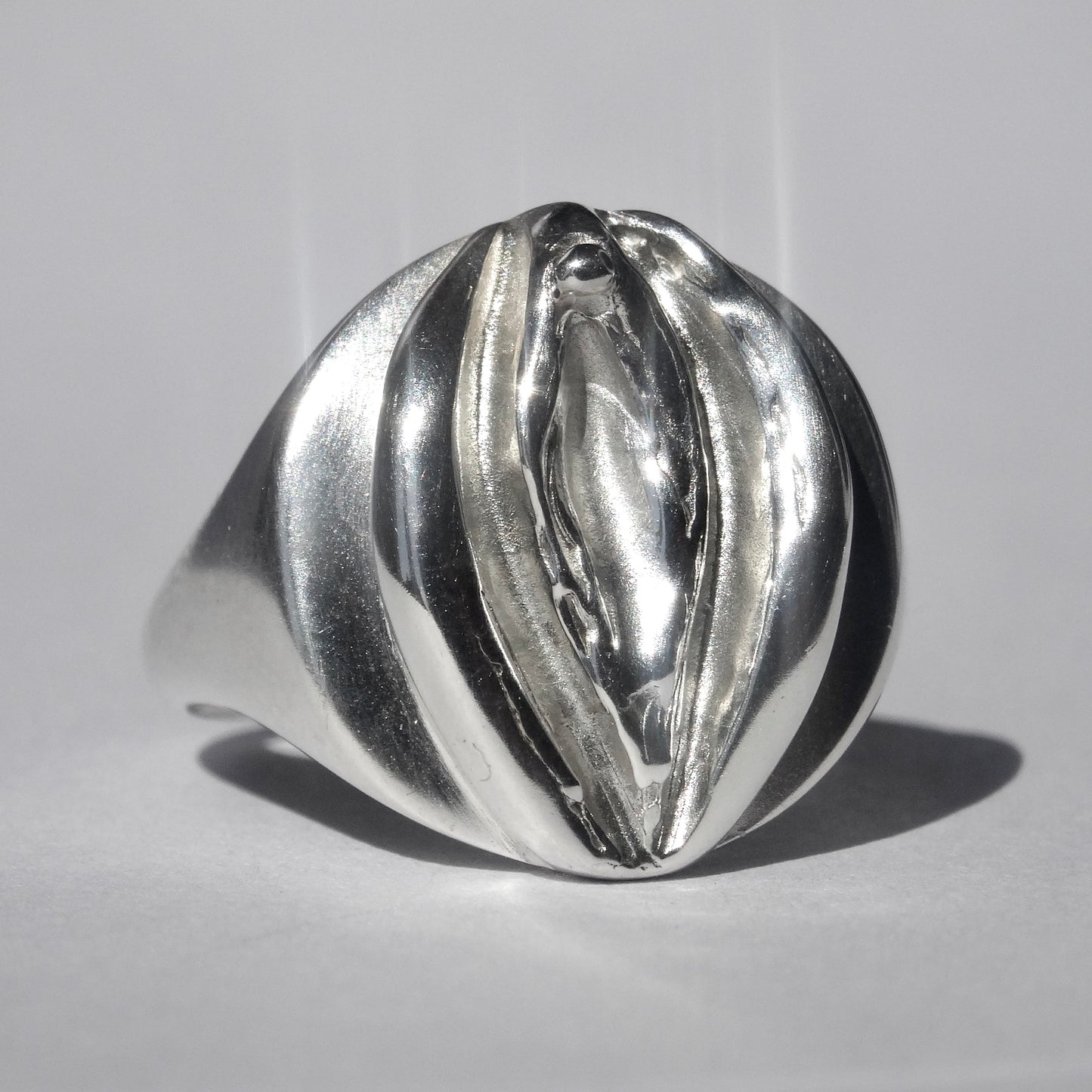 Vulva ring silver