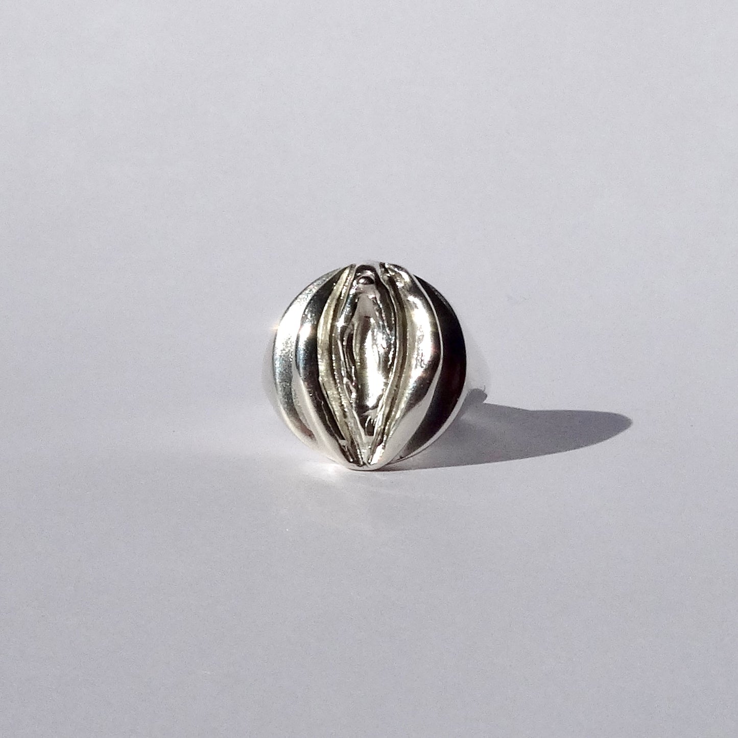 Vulva ring silver